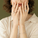 Load image into Gallery viewer, Balto aukso apyrankė su deimantais (0.63 ct)