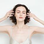 Load image into Gallery viewer, Balto aukso auskarai su deimantais (0,4 ct)