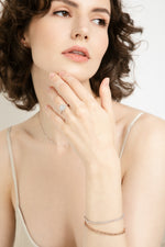 Load image into Gallery viewer, Balto aukso kolje su briliantais (0,72 ct)