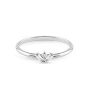 Balto aukso žiedas su deimantais (0,05 ct)